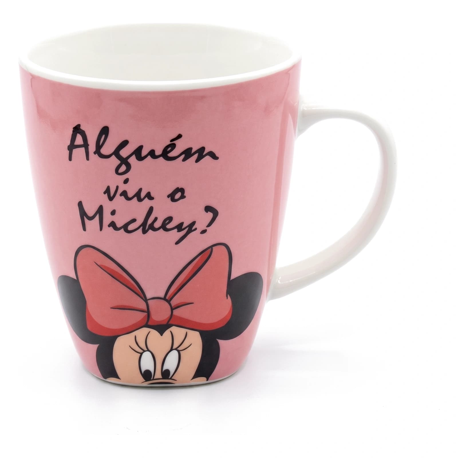 كوب سيراميك بينك بتصميم ميني ماوس تطل من الأسفل وعبارة 'Alguém viu o Mickey؟' ويد وداخل أبيض