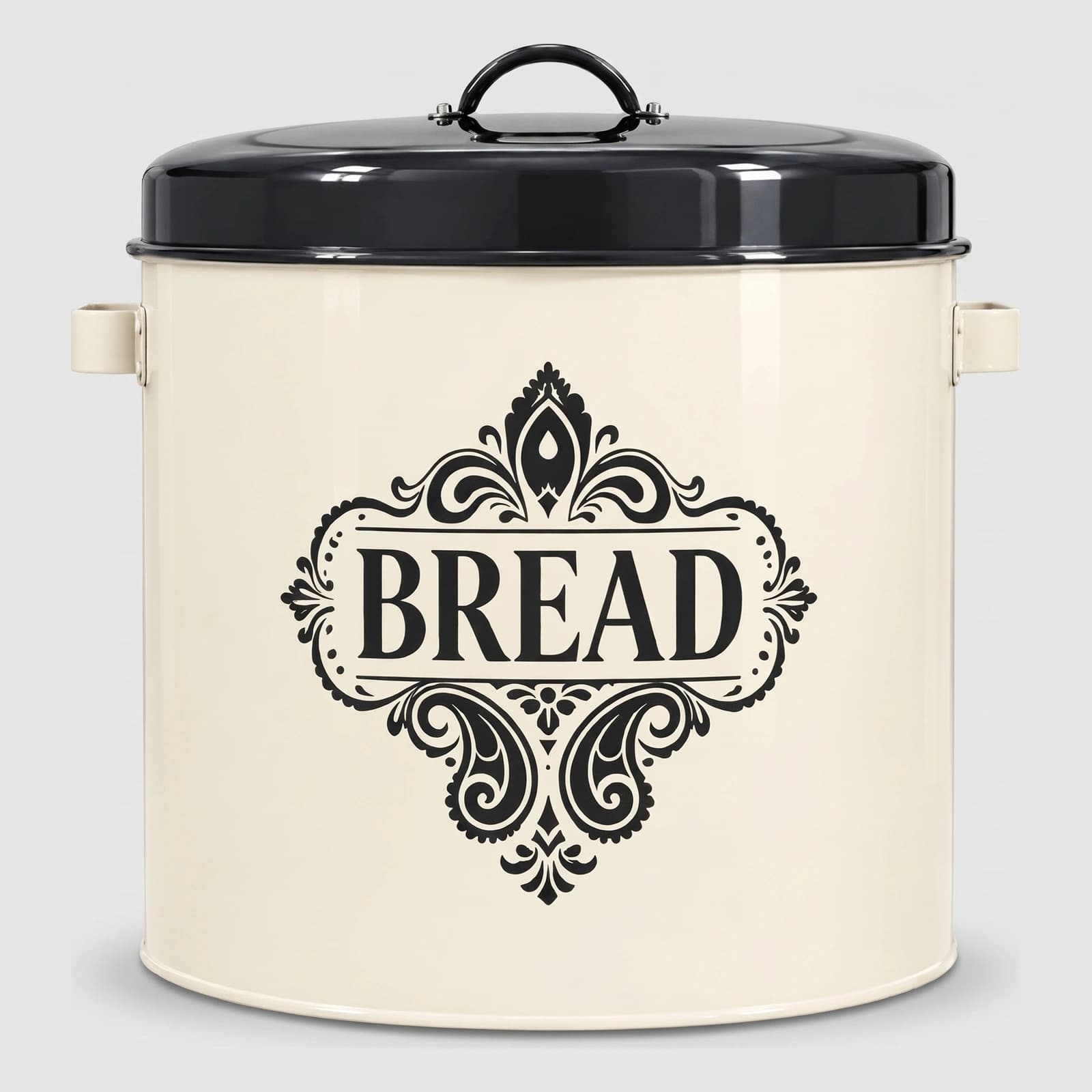 صندوق خبز معدن كريمي بغطاء أسود وكلمة 'BREAD' مزخرفة على خلفية بيضاء